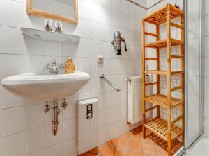 Koupelna v ubytování Apartment in Schleiden with Sauna and Nature