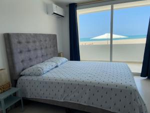 Кровать или кровати в номере Ocean Club - Ocean Suites II