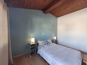 Кровать или кровати в номере The Handmade House Azores