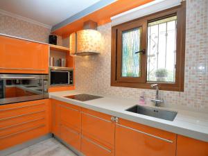 Kuchyňa alebo kuchynka v ubytovaní Villa in Costa Blanca with Private Pool