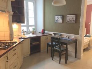 Kuchyňa alebo kuchynka v ubytovaní Poznańska Street Apartment