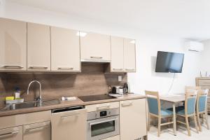 Kuchyň nebo kuchyňský kout v ubytování Apartmany Arcadia