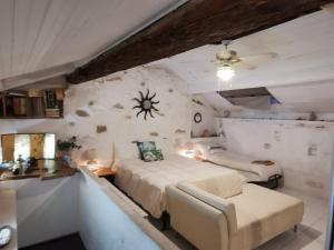 Кровать или кровати в номере Romantic Casa Lorenzina Affittacamere