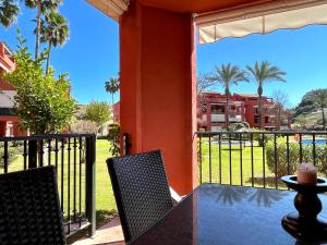 Ogród w obiekcie Pool View GOLF FAMILY Ground Floor Terrace with barbecue in Mijas Costa