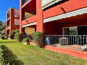 Ogród w obiekcie Pool View GOLF FAMILY Ground Floor Terrace with barbecue in Mijas Costa