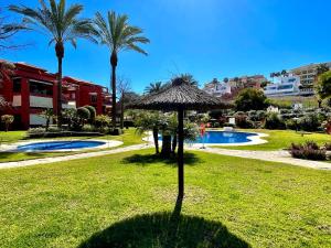 Ogród w obiekcie Pool View GOLF FAMILY Ground Floor Terrace with barbecue in Mijas Costa