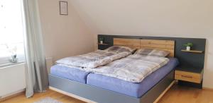 Ein Bett oder Betten in einem Zimmer der Unterkunft Ferienhaus Seefried