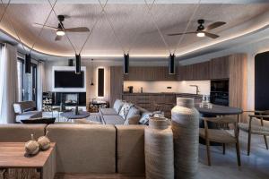A television and/or entertainment centre at Ardor Exclusive Villas