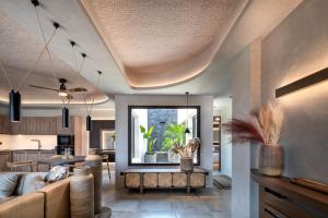 A seating area at Ardor Exclusive Villas