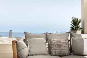 A seating area at Ardor Exclusive Villas