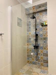 Ένα μπάνιο στο Vasiliko Sea View Apartment +29 φωτογραφίες