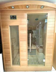 Gallery image of Superbe LOFT centre-ville - Sauna - parking privé -Clim- 1 à 10personnes in Brive-la-Gaillarde