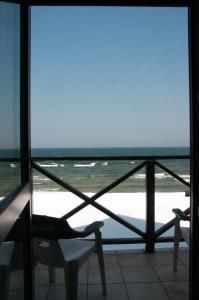 En balkong eller terrass på Willa na Wydmie-pokoje z widokiem na morze
