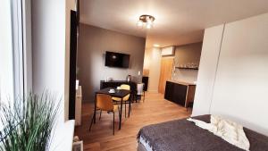 Telewizja i/lub zestaw kina domowego w obiekcie GRYF Apartamenty Holiday Family
