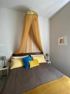Un pat sau paturi într-o cameră la Cascina Beatrice Az Agrituristica