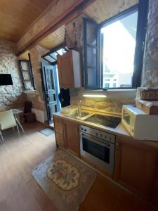 Kuchyň nebo kuchyňský kout v ubytování Casa Nikolou Halki