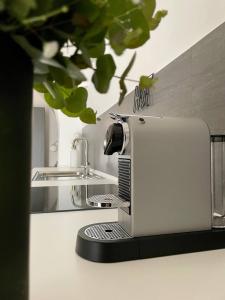 ビシェーリエにあるLoft Pedoneのコーヒーメーカー(キッチンのカウンターに座って利用可)