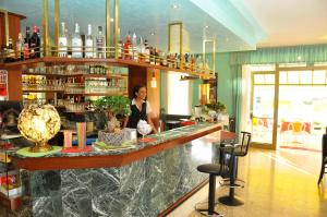 Salon ili bar u objektu Hotel Jadran