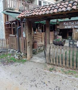 Budova, v ktorej sa apartmán nachádza