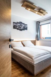 Un pat sau paturi într-o cameră la Apartment Griass di Fügen