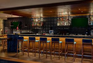 O lounge ou bar de Sonesta Hotel El Olivar