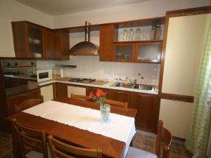 Kuchyňa alebo kuchynka v ubytovaní Charming Holiday Home in Pula near Beach