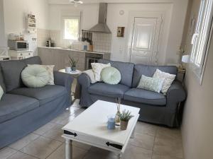 A seating area at Villa in Loutra with Sea View and Pool Még 32 kép