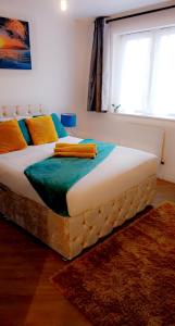 מיטה או מיטות בחדר ב-Cosy Apartment, Peckham Rye