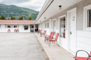 Nespecifikovaný výhled na hory nebo výhled na hory při pohledu z motelu