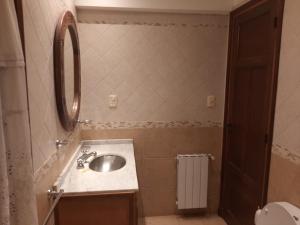 Ένα μπάνιο στο Casa frente al parque San Martín zona residencial