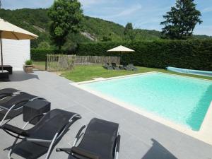 Πισίνα στο ή κοντά στο Holiday Home in Ederbergland near Knebelsrod +32 φωτογραφίες