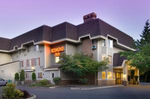 a rendering of the front of a hotel at Redmond Inn in Redmond