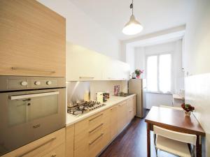 Virtuvė arba virtuvėlė apgyvendinimo įstaigoje Spavious Apartment in Rome with city view