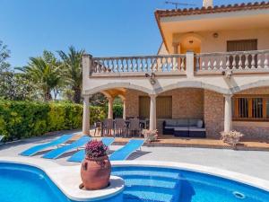 Fotografie z fotogalerie ubytování Villa in Bay of Roses with Private Pool v destinaci Sant Pere Pescador