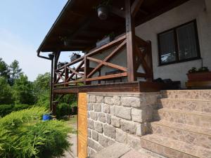 Balkón nebo terasa v ubytování Chalet in Ktová near Ski Slopes