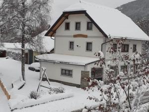 Obiekt Apartment in St Michael near Ski Slopes zimą