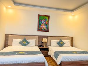 Voodi või voodid majutusasutuse Crown Dalat Hotel toas