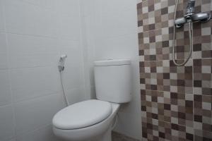 Koupelna v ubytování RedDoorz Plus @ Jl Pemuda Pati