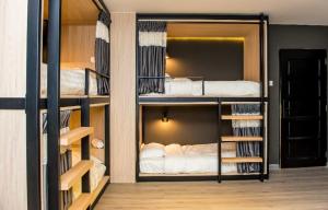 Postel nebo postele na pokoji v ubytování Rumah Tetamu Bunk Bunk
