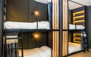 Postel nebo postele na pokoji v ubytování Rumah Tetamu Bunk Bunk