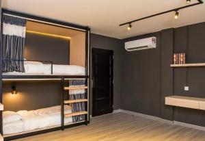 Postel nebo postele na pokoji v ubytování Rumah Tetamu Bunk Bunk + 18 fotografií