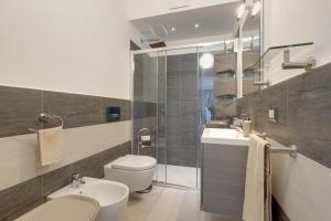 Koupelna v ubytování Giovannahouse + 15 fotografií