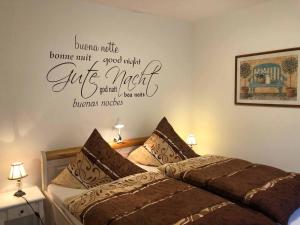 a bedroom with a bed with a sign on the wall at Appartementhaus Blume in Bad Pyrmont