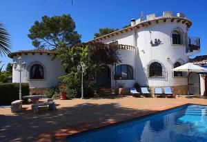 The swimming pool at or close to Casa Pera