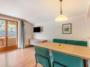 Televízia a/alebo spoločenská miestnosť v ubytovaní Apartment in Wald near Zillertal Ski Area