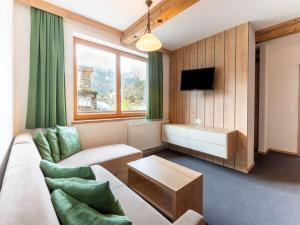 Un lugar para sentarse en Cozy Apartment in Salzburg with Pool