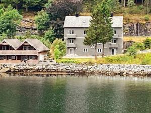 The 10 best hotels with parking in Leirvik, Norway