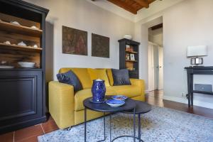 A seating area at Florence in the window- Unique view