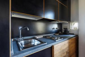 A kitchen or kitchenette at Florence in the window- Unique view