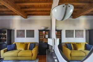 A seating area at Florence in the window- Unique view